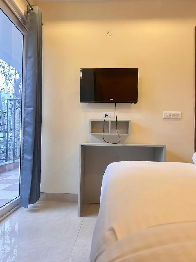 *** Hotel Lime Tree Service Apartment - Medanta Medicity, Gurgaon Indie