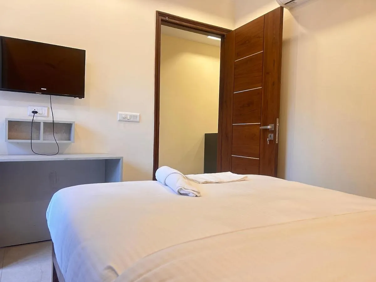 Hotel Lime Tree Service Apartment - Medanta Medicity, Gurgaon